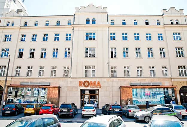 Gdzie zaparkować przy Teatrze Roma? Odkryj najlepsze opcje parkingowe